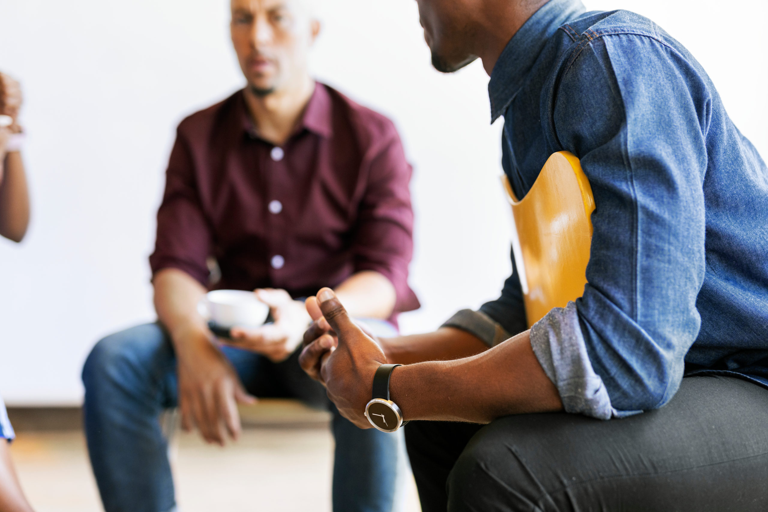 group session learning about holistic dual diagnosis treatment centers