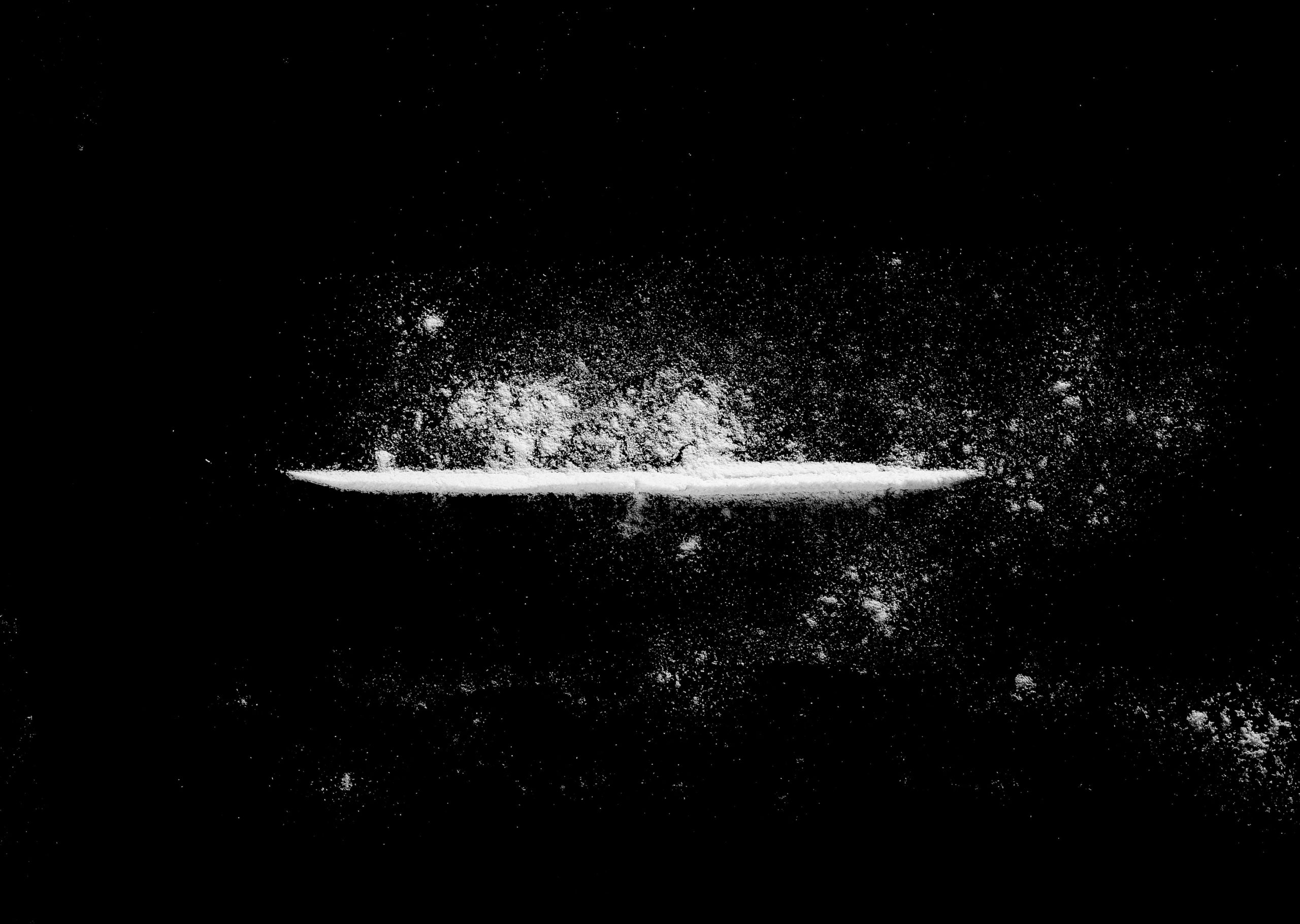 how to tell if someone is using cocaine